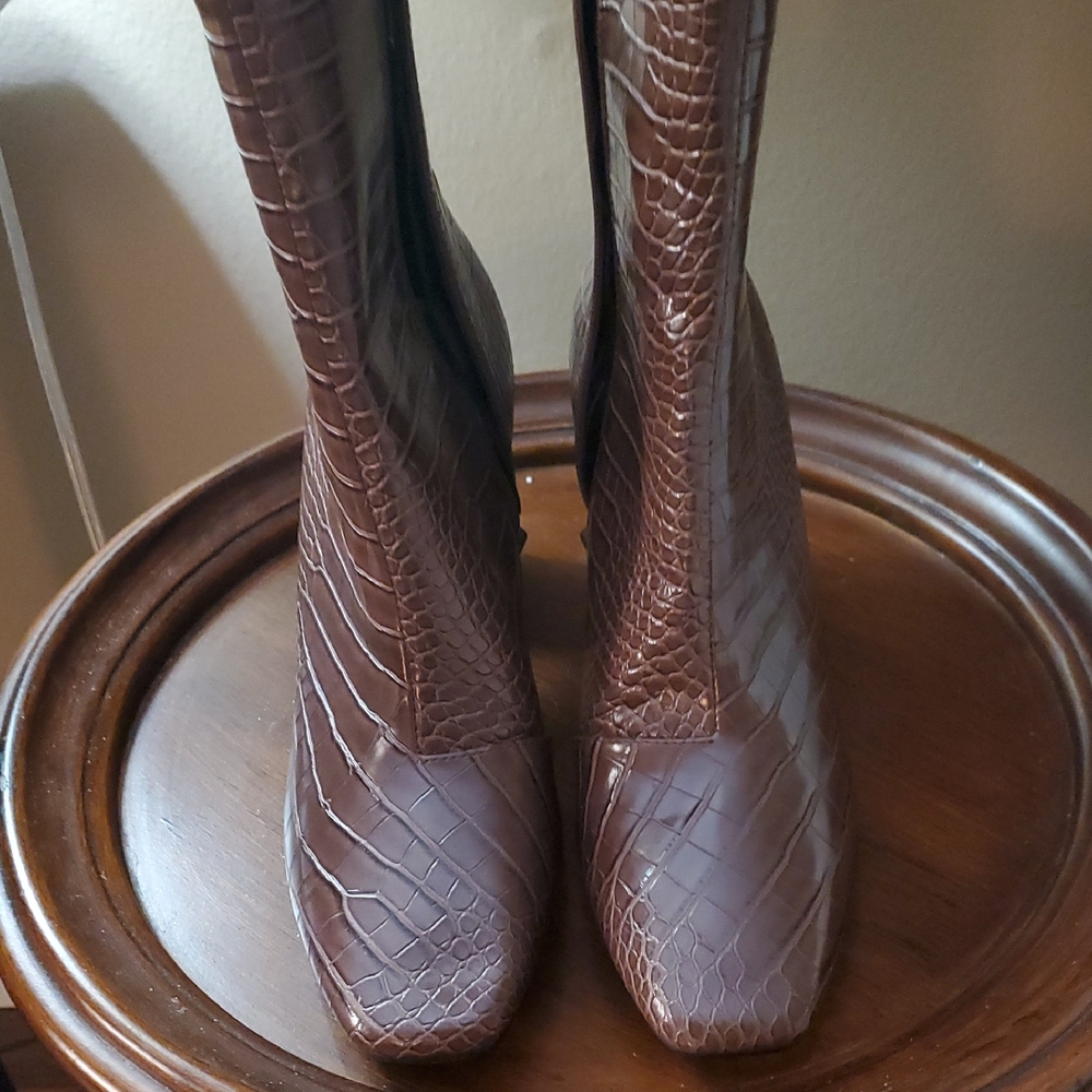 Newgeneration Brand Elegant Brown Croc-Embossed Heeled Boots NEW